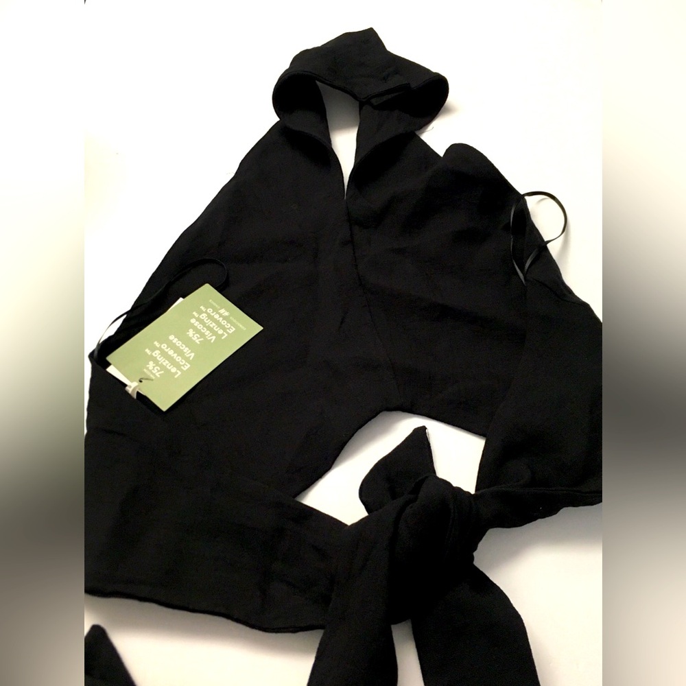 H&M Cropped Halter Top Size XS Black NEW Festival Minimalist Spring Summer